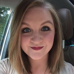 Meet your Posher, Whitney